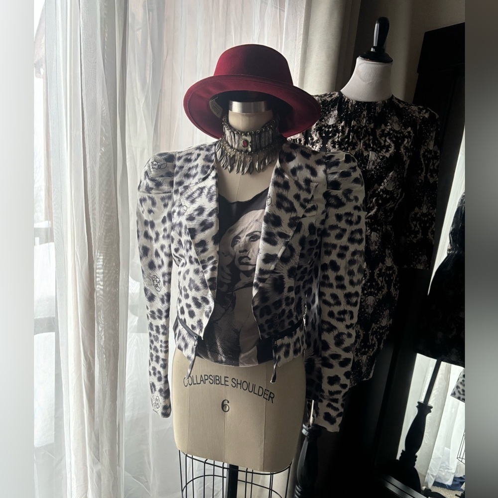 🖤🔥 RARE Thomas Wylde B&W Leopard Tuxedo Jacket | Detachable Tail | Size 6 🤘✨ - Picture 10 of 10